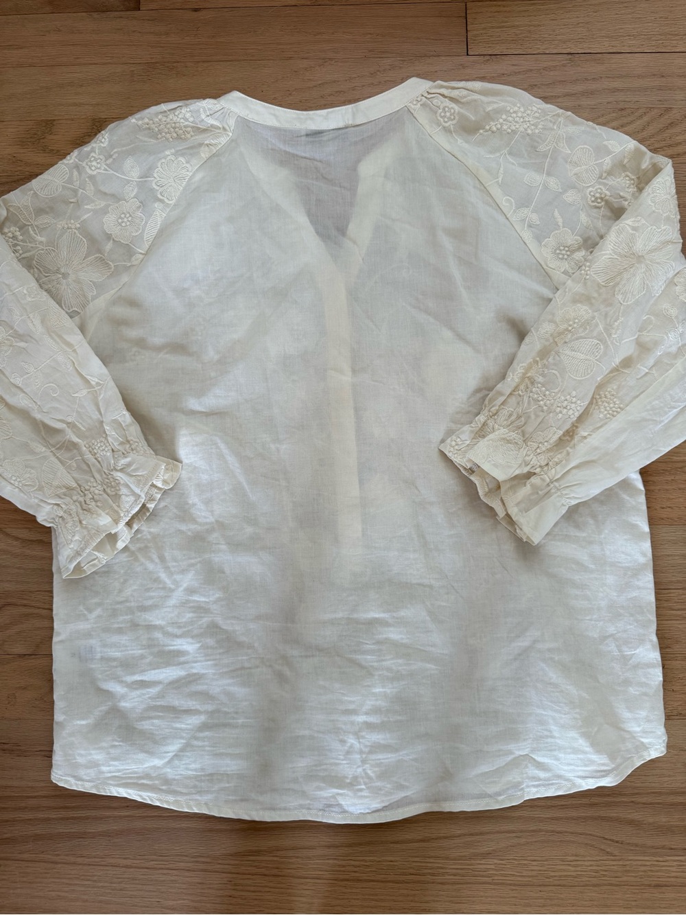 Hester & Orchard Medium Beige Floral Embroidered 100% Cotton V Neck Blouse - Picture 5 of 6